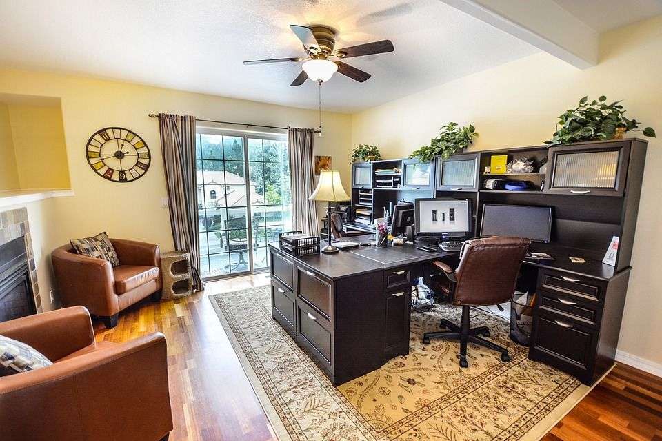 Cum să creezi spațiul de lucru perfect pentru biroul de acasă
