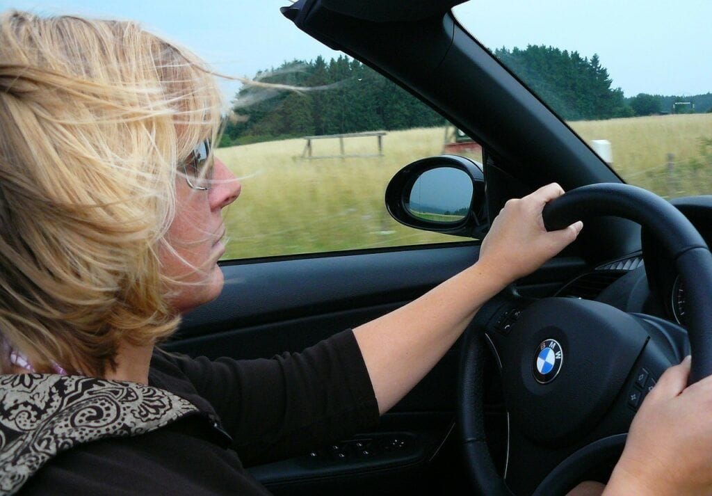 Cum să fii în siguranță la volanul unei mașini 2 Femeie-În-Siguranță-La-Volanul-Unei-Mașini