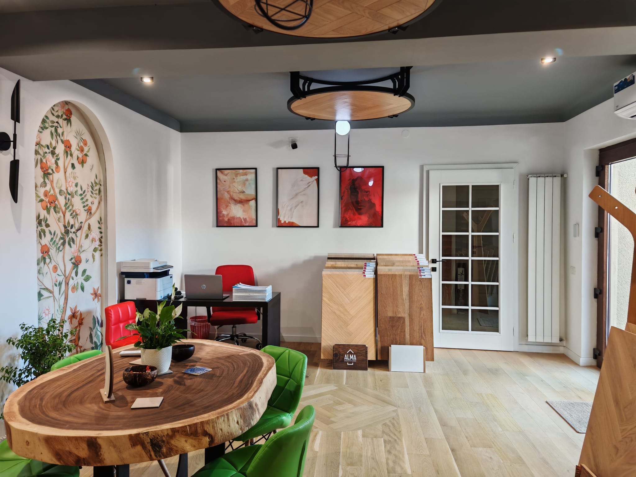 Alma Parchet: Povestea unei alegeri care transformă Casa în Acasă 1 Alma Parchet showroom mare
